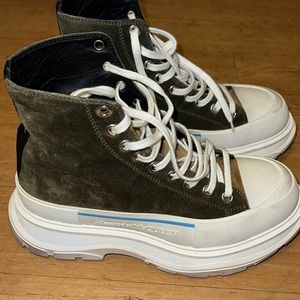 Alexander McQueen boots 🔥